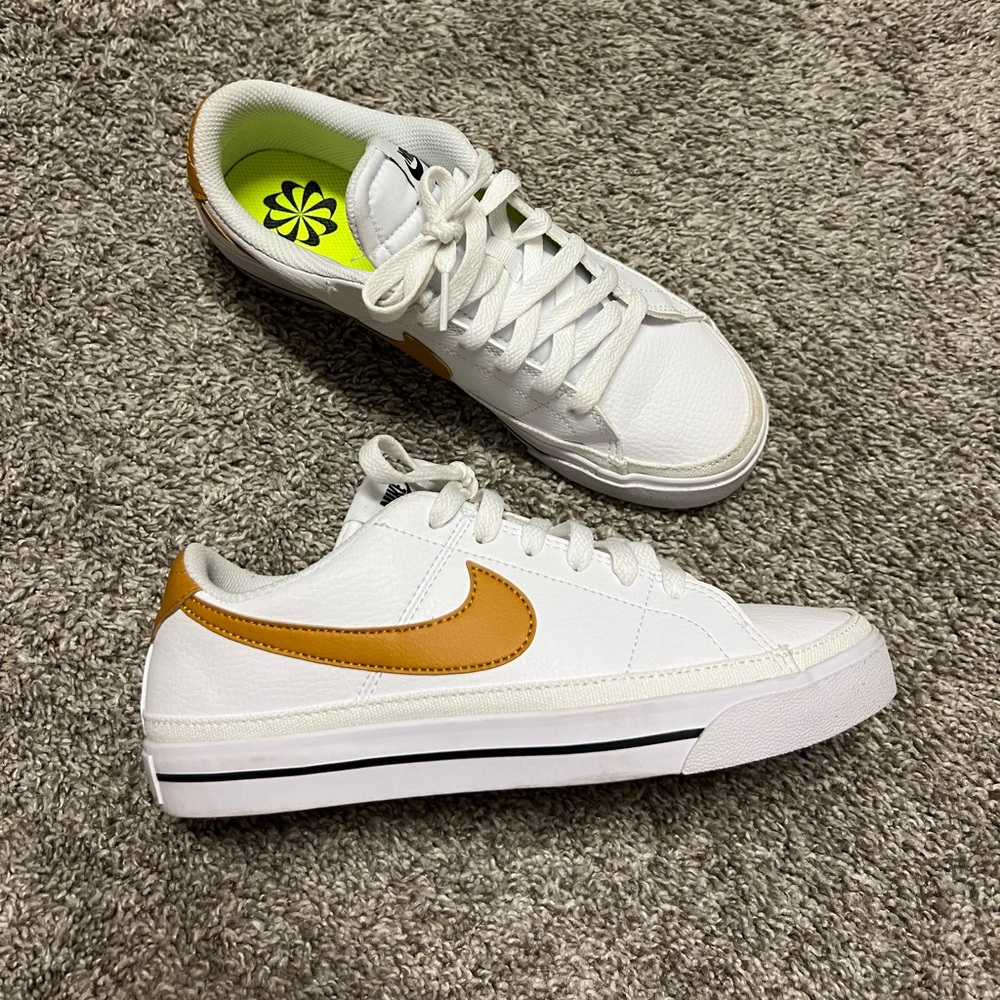 Nike women’s court legacy shoes